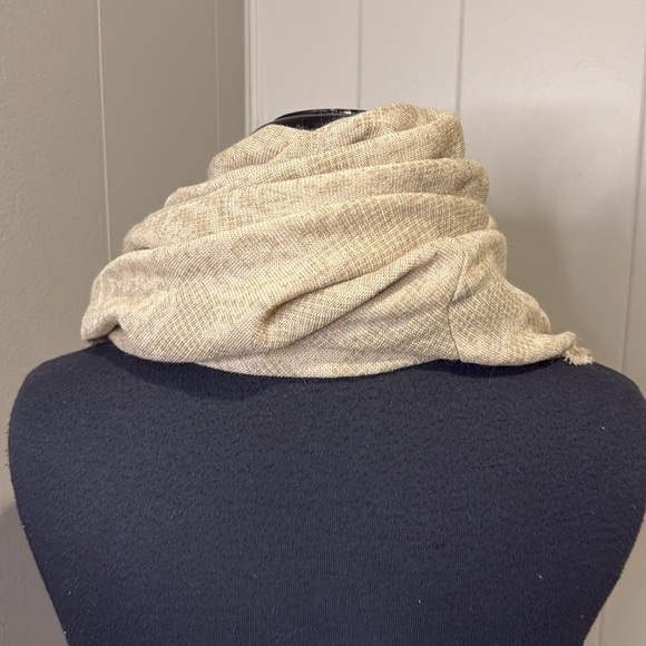 BP. New With Tag Unisex Women’s Men’s Infinity Scarf Fringe Ends Floral Pattern - Picture 3 of 6